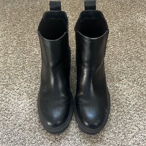 Size 9, black Chelsea boots